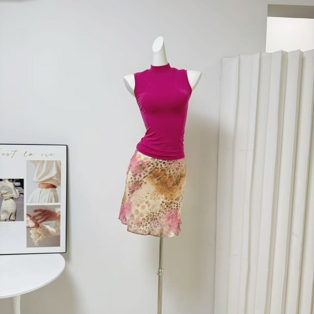 Rose Red Sleeveless Vest and Leopard Print Skirt Two-Piece Set - Style c27e70